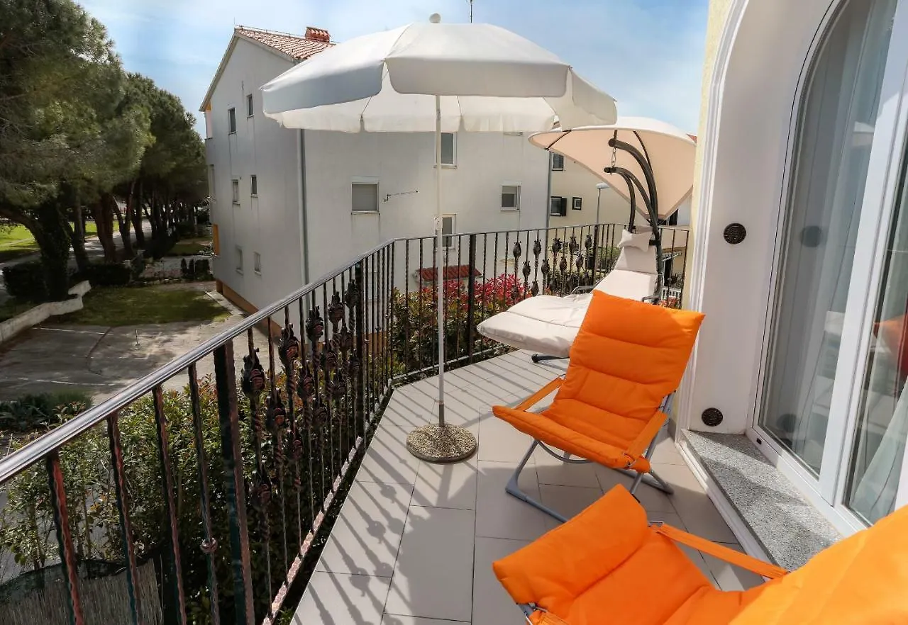 Apartments Dora Medulin 0*,  Croatia